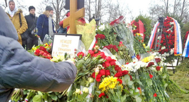 Flowers at the tomb of Boris Nemtsov. Moscow, March 3, 2015. Photo by Vyacheslav Feraposhkin for the ‘Caucasian Knot’. Flowers at the tomb of Boris Nemtsov. Moscow, March 3, 2015. Photo by Vyacheslav Feraposhkin for the ‘Caucasian Knot’.