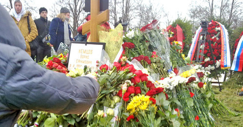 Flowers at the tomb of Boris Nemtsov. Moscow, March 3, 2015. Photo by Vyacheslav Feraposhkin for the ‘Caucasian Knot’. Flowers at the tomb of Boris Nemtsov. Moscow, March 3, 2015. Photo by Vyacheslav Feraposhkin for the ‘Caucasian Knot’.