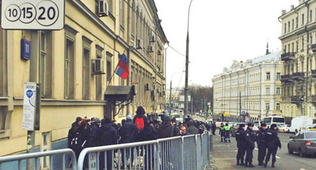 Moscow's Basmanny District Court, March 8, 2015. Photo by the ‘Caucasian Knot’ correspondent. Moscow's Basmanny District Court, March 8, 2015. Photo by the ‘Caucasian Knot’ correspondent.