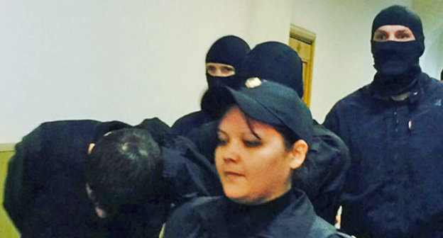 Zaur Dadaev being taken through the hallway of the Moscow’s Basmanny District Court, March 8, 2015. Photo by the ‘Caucasian Knot’ correspondent. Zaur Dadaev being taken through the hallway of the Moscow’s Basmanny District Court, March 8, 2015. Photo by the ‘Caucasian Knot’ correspondent.