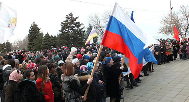 Participants of the rally in Makhachkala, March 18, 2015. Photo by Patimat Makhmudova for the ‘Caucasian Knot’. Participants of the rally in Makhachkala, March 18, 2015. Photo by Patimat Makhmudova for the ‘Caucasian Knot’.