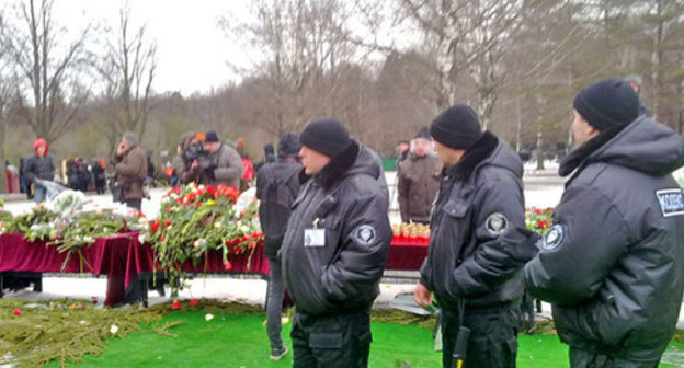 Cemetery security at the funeral of Boris Nemtsov. Moscow, March 3, 2015. Photo by Vyacheslav Feraposhkin for the ‘Caucasian Knot’. Cemetery security at the funeral of Boris Nemtsov. Moscow, March 3, 2015. Photo by Vyacheslav Feraposhkin for the ‘Caucasian Knot’.