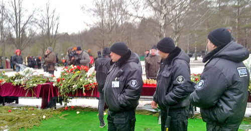 Cemetery security at the funeral of Boris Nemtsov. Moscow, March 3, 2015. Photo by Vyacheslav Feraposhkin for the ‘Caucasian Knot’. 