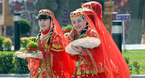 Azerbaijani girls in national costumes. Photo: http://vzglyad.az/%D0%90%D0%B7%D0%B5%D1%80%D0%B1%D0%B0%D0%B9%D0%B4%D0%B6%D0%B0%D0%BD%D1%81%D0%BA%D0%B8%D0%B9_%D0%BD%D0%B0%D1%80%D0%BE%D0%B4_%D0%BE%D1%82%D0%BC%D0%B5%D1%87%D0%B0%D0%B5%D1%82_%D0%9D%D0%BE%D0%B2%D1%80%D1%83%D0%B7_-16150-xeber.html#.VQu75eH19yV Azerbaijani girls in national costumes. Photo: http://vzglyad.az/%D0%90%D0%B7%D0%B5%D1%80%D0%B1%D0%B0%D0%B9%D0%B4%D0%B6%D0%B0%D0%BD%D1%81%D0%BA%D0%B8%D0%B9_%D0%BD%D0%B0%D1%80%D0%BE%D0%B4_%D0%BE%D1%82%D0%BC%D0%B5%D1%87%D0%B0%D0%B5%D1%82_%D0%9D%D0%BE%D0%B2%D1%80%D1%83%D0%B7_-16150-xeber.html#.VQu75eH19yV