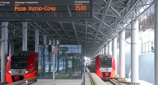Railway station "Roza Khutor". Photo: Leonrid, https://ru.wikipedia.org/wiki/%D0%A0%D0%BE%D0%B7%D0%B0_%D0%A5%D1%83%D1%82%D0%BE%D1%80#/media/File:%D0%A1%D1%82%D0%B0%D0%BD%D1%86%D0%B8%D1%8F_%D0%A0%D0%BE%D0%B7%D0%B0_%D0%A5%D1%83%D1%82%D0%BE%D1%80.jpeg Railway station "Roza Khutor". Photo: Leonrid, https://ru.wikipedia.org/wiki/%D0%A0%D0%BE%D0%B7%D0%B0_%D0%A5%D1%83%D1%82%D0%BE%D1%80#/media/File:%D0%A1%D1%82%D0%B0%D0%BD%D1%86%D0%B8%D1%8F_%D0%A0%D0%BE%D0%B7%D0%B0_%D0%A5%D1%83%D1%82%D0%BE%D1%80.jpeg