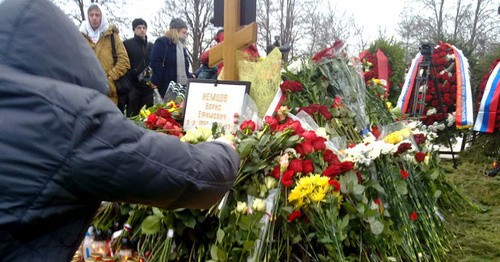 At a grave of Boris Nemtsov. Moscow, March 3, 2015. Photo by Vyacheslav Feraposhkin for the "Caucasian Knot" At a grave of Boris Nemtsov. Moscow, March 3, 2015. Photo by Vyacheslav Feraposhkin for the "Caucasian Knot"