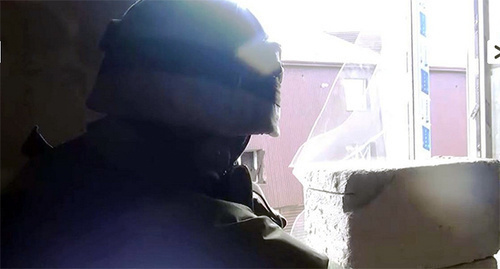 A law enforcer during special operation in Makhachkala. Photo: http://nac.gov.ru/nakmessage/2015/03/24/v-makhachkale-provedena-kontrterroristicheskaya-operatsiya-spasen-rebenok.html A law enforcer during special operation in Makhachkala. Photo: http://nac.gov.ru/nakmessage/2015/03/24/v-makhachkale-provedena-kontrterroristicheskaya-operatsiya-spasen-rebenok.html