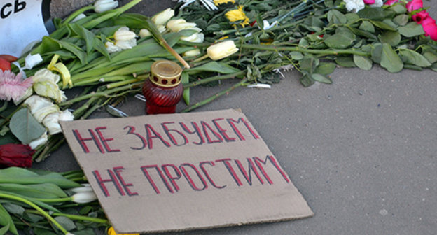 In the site of Boris Nemtsov's murder in Moscow on March 15, 2015. Photo by Svetlana Kravchenko for the "Caucasian Knot" In the site of Boris Nemtsov's murder in Moscow on March 15, 2015. Photo by Svetlana Kravchenko for the "Caucasian Knot"