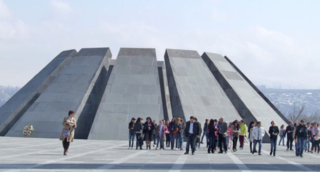 Tsitsernakabert, a memorial complex in Yerevan. Photo by Edita Badasyan for the "Caucasian Knot" Tsitsernakabert, a memorial complex in Yerevan. Photo by Edita Badasyan for the "Caucasian Knot"