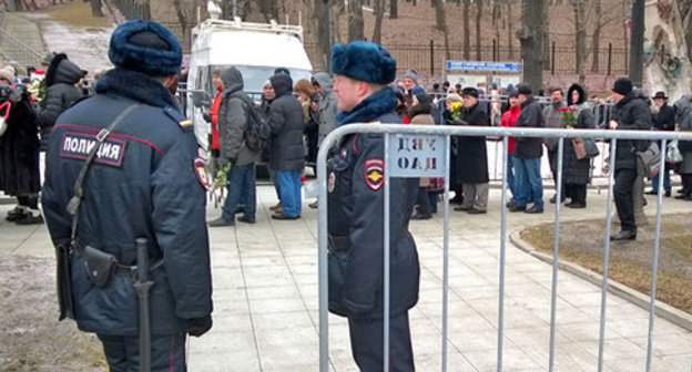 Law enforcers at the funeral of Boris Nemtsov. Moscow, March 3, 2015. Photo by Vyacheslav Feraposhkin for the ‘Caucasian Knot’. Law enforcers at the funeral of Boris Nemtsov. Moscow, March 3, 2015. Photo by Vyacheslav Feraposhkin for the ‘Caucasian Knot’.