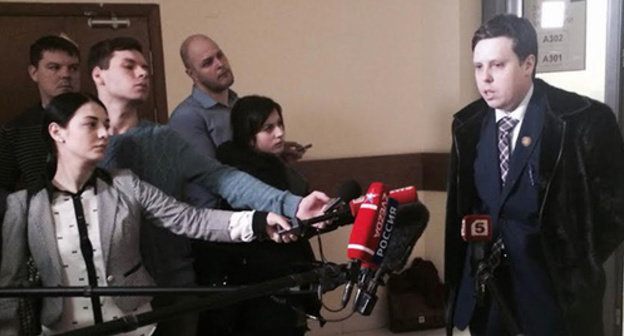 Denis Zatsepin, advocate of Mikhail Volkov, talking to journalists after the trial. Photo by Yulia Buslavskaya for the ‘Caucasian Knot’. Denis Zatsepin, advocate of Mikhail Volkov, talking to journalists after the trial. Photo by Yulia Buslavskaya for the ‘Caucasian Knot’.