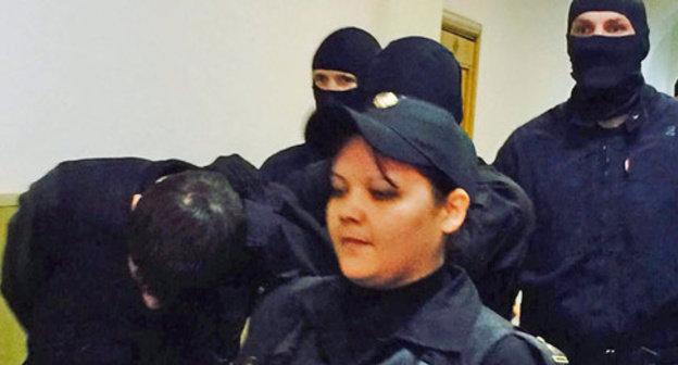 Zaur Dadaev being taken through the hallway of the Moscow’s Basmanny District Court, March 8, 2015. Photo by the ‘Caucasian Knot’ correspondent. Zaur Dadaev being taken through the hallway of the Moscow’s Basmanny District Court, March 8, 2015. Photo by the ‘Caucasian Knot’ correspondent.