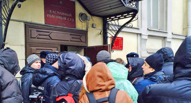 Journalists at the entrance to the Basmanny District Moscow Court, March 8, 2015. Photo by the ‘Caucasian Knot’ correspondent. Journalists at the entrance to the Basmanny District Moscow Court, March 8, 2015. Photo by the ‘Caucasian Knot’ correspondent.