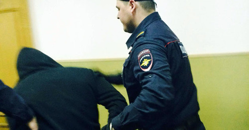 Law enforcer leads the defendant through the corridor of the Basmanny District Court of Moscow. April 6, 2015. Photo by the "Caucasian Knot" correspondent Law enforcer leads the defendant through the corridor of the Basmanny District Court of Moscow. April 6, 2015. Photo by the "Caucasian Knot" correspondent