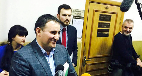 Bakhaev's advocate Zaurbek Sadakhanov talks to the journalists, April 6, 2015. Photo by Yuliya Buslavskaya for the "Caucasian Knot" Bakhaev's advocate Zaurbek Sadakhanov talks to the journalists, April 6, 2015. Photo by Yuliya Buslavskaya for the "Caucasian Knot"