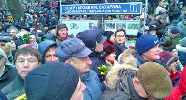 The queue for the memorial service for Boris Nemtsov. Moscow, March 3, 2015. Photo by Vyacheslav Feraposhkin for the "Caucasian Knot" The queue for the memorial service for Boris Nemtsov. Moscow, March 3, 2015. Photo by Vyacheslav Feraposhkin for the "Caucasian Knot"