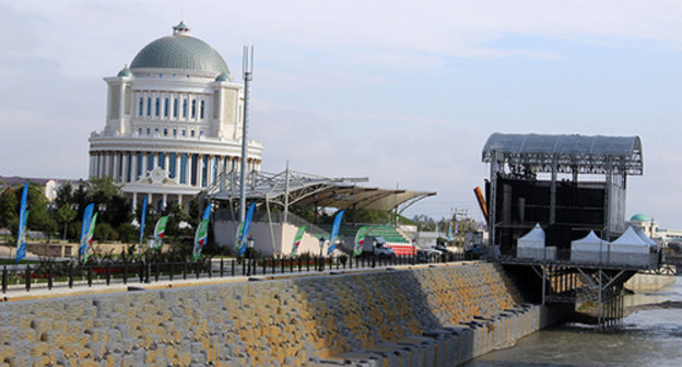Grozny. Amphitheater near Sunzha River. Photo by Magomed Magomedov for the "Caucasian Knot" Grozny. Amphitheater near Sunzha River. Photo by Magomed Magomedov for the "Caucasian Knot"