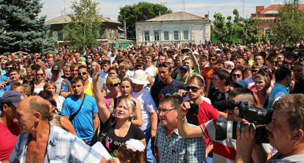 A protest action in the town of Pugachov of the Saratov Region. July 2013. Photo http://kprf.ru/