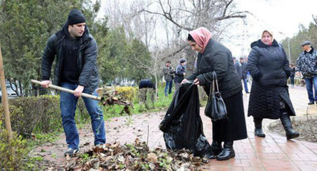 Mass voluntary works in Makhachkala. March 28, 2015. Photo by the administration of the city of Makhachkala