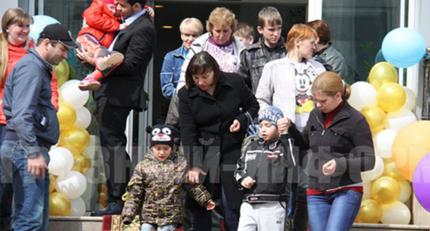 Children from Donbas arrive in Grozny for medical treatment and rehabilitation. Photo: Timur Abduev, http://www.grozny-inform.ru/multimedia/photos/59203/ Children from Donbas arrive in Grozny for medical treatment and rehabilitation. Photo: Timur Abduev, http://www.grozny-inform.ru/multimedia/photos/59203/