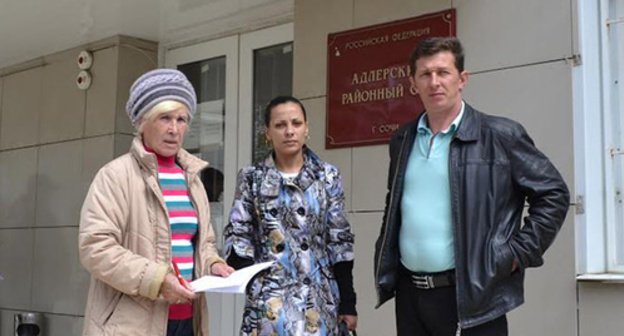 The Saveliev family at the court building. Photo by Svetlana Kravchenko for the ‘Caucasian Knot’. The Saveliev family at the court building. Photo by Svetlana Kravchenko for the ‘Caucasian Knot’.