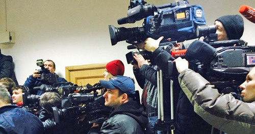 Mass media representatives in the hall of the Basmanny District Court of Moscow, March 8, 2015. Photo by the ‘Caucasian Knot’ correspondent. Mass media representatives in the hall of the Basmanny District Court of Moscow, March 8, 2015. Photo by the ‘Caucasian Knot’ correspondent.
