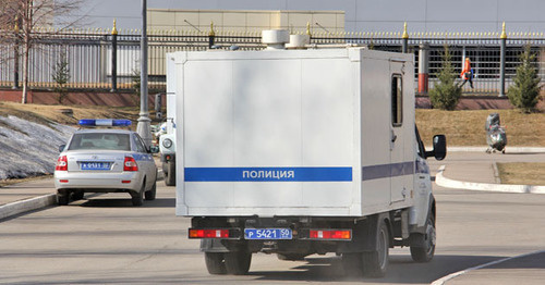Police car with the BORN case figurants near the Moscow Regional Court. Photo by Magomed Tuayev for the ‘Caucasian Knot’. 
