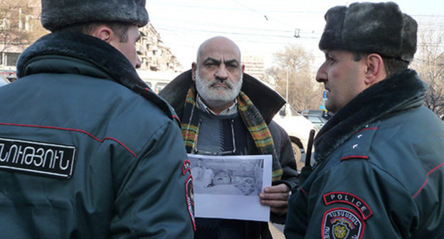Participant of the protest action in Gyumri, January 2015. Photo by Tigran Petrosyan for the ‘Caucasian Knot’. Participant of the protest action in Gyumri, January 2015. Photo by Tigran Petrosyan for the ‘Caucasian Knot’.