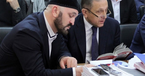 Advocate Said-Magomed Chapanov (to the left). Photo by Magomed Tuaev for the "Caucasian Knot" Advocate Said-Magomed Chapanov (to the left). Photo by Magomed Tuaev for the "Caucasian Knot"