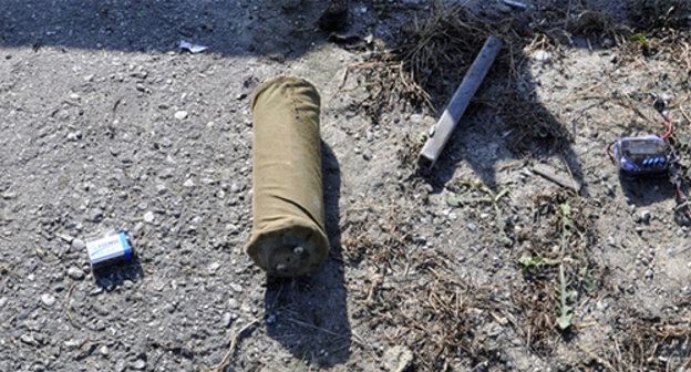 Improvised explosive device. Photo: http://nac.gov.ru/nakmessage/2014/09/15/v-kabardino-balkarii-obezvrezheno-samodelnoe-vzryvnoe-ustroistvo-predotvrashch.html Improvised explosive device. Photo: http://nac.gov.ru/nakmessage/2014/09/15/v-kabardino-balkarii-obezvrezheno-samodelnoe-vzryvnoe-ustroistvo-predotvrashch.html