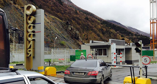 Checkpoint at Georgia-Russia border. Photo by Akhmed Aldebirov for the ‘Caucasian Knot’. Checkpoint at Georgia-Russia border. Photo by Akhmed Aldebirov for the ‘Caucasian Knot’.