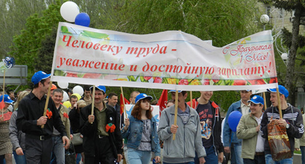 Banner at the May Day rally in Volgograd, May 1, 2015. Photo by Tatiana Filimonova for the ‘Caucasian Knot’. Banner at the May Day rally in Volgograd, May 1, 2015. Photo by Tatiana Filimonova for the ‘Caucasian Knot’.