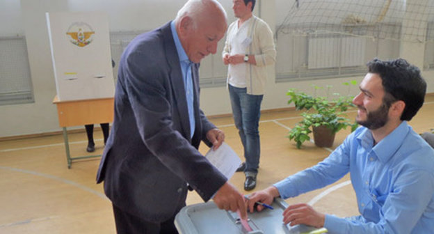 The parliamentary elections in Nagorno-Karabakh. The electoral district in the Martuni Region. May 3, 2015. Photo by Alvard Grigoryan for the "Caucasian Knot" The parliamentary elections in Nagorno-Karabakh. The electoral district in the Martuni Region. May 3, 2015. Photo by Alvard Grigoryan for the "Caucasian Knot"