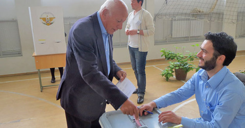 The parliamentary elections in Nagorno-Karabakh. The electoral district in the Martuni Region. May 3, 2015. Photo by Alvard Grigoryan for the "Caucasian Knot" The parliamentary elections in Nagorno-Karabakh. The electoral district in the Martuni Region. May 3, 2015. Photo by Alvard Grigoryan for the "Caucasian Knot"