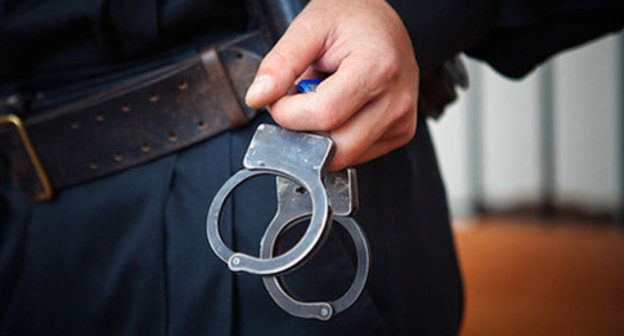 Handcuffs. Photo: Fedyor Obmaykin / Yugopolis Handcuffs. Photo: Fedyor Obmaykin / Yugopolis