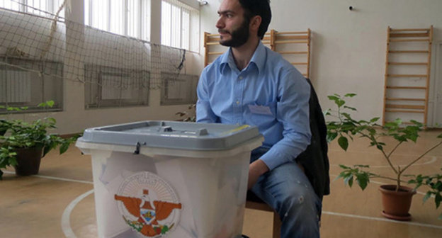 The parliamentary elections in the Nagorno-Karabakh Republic. May 3, 2015. Photo by Alvard Grigoryan for the "Caucasian Knot" The parliamentary elections in the Nagorno-Karabakh Republic. May 3, 2015. Photo by Alvard Grigoryan for the "Caucasian Knot"