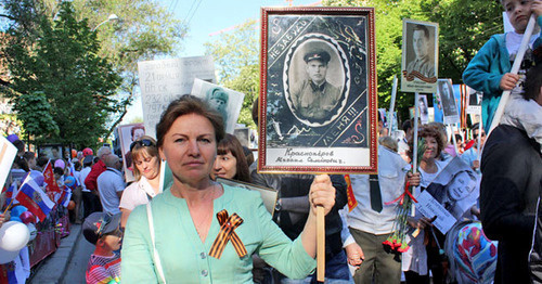 The participants of the action "Immortal Regiment" in Rostov-on-Don. May 9, 2013. Photo by Alina Klyuchko http://www.donnews.ru/Bessmertnyy-polk-Rostov-vstretil-gromoglasnym-Ura__11252 The participants of the action "Immortal Regiment" in Rostov-on-Don. May 9, 2013. Photo by Alina Klyuchko http://www.donnews.ru/Bessmertnyy-polk-Rostov-vstretil-gromoglasnym-Ura__11252