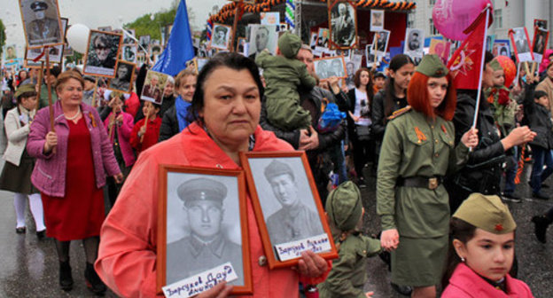 The march "Immortal Regiment" in Nalchik. May 9, 2015. Photo by Lyudmila Maratova for the "Caucasian Knot" The march "Immortal Regiment" in Nalchik. May 9, 2015. Photo by Lyudmila Maratova for the "Caucasian Knot"