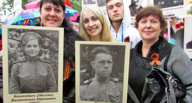 The "Immortal Regiment" in Volgograd. May 9, 2015. Photo by Vyacheslav Yaschenko for the "Caucasian Knot" The "Immortal Regiment" in Volgograd. May 9, 2015. Photo by Vyacheslav Yaschenko for the "Caucasian Knot"