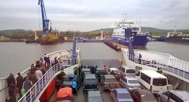 Ferry at the Kerch ferry crossing. May 8, 2015. Photo by Anna Gritsevich for the "Caucasian Knot"