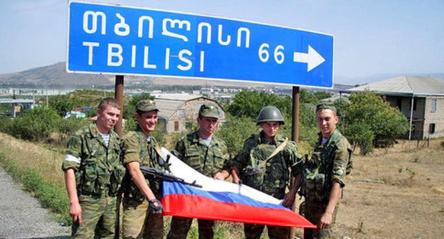 Russian soldiers at the road sign to Tbilisi. Photo: http://www.memo.ru/d/235051.html Russian soldiers at the road sign to Tbilisi. Photo: http://www.memo.ru/d/235051.html