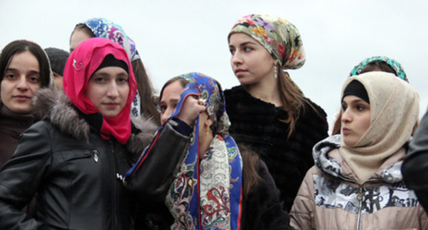 Young women at the rally in Grozny. March 18, 2015. Photo by Akhmed Aldebirov for the "Caucasian Knot" Young women at the rally in Grozny. March 18, 2015. Photo by Akhmed Aldebirov for the "Caucasian Knot"