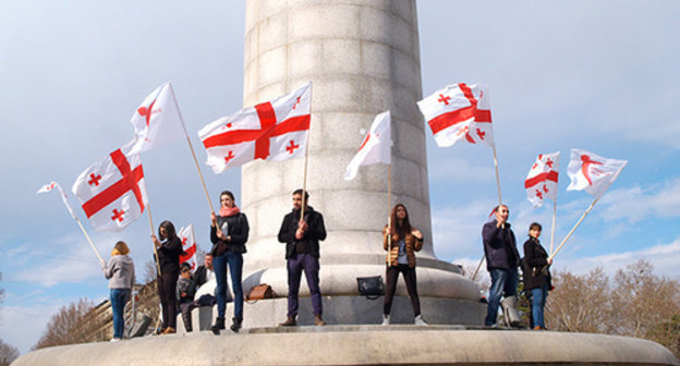 Georgian flags at the rally in Tbilisi, April 2015. Photo by Beslan Kmuzov for the "Caucasian Knot" Georgian flags at the rally in Tbilisi, April 2015. Photo by Beslan Kmuzov for the "Caucasian Knot"