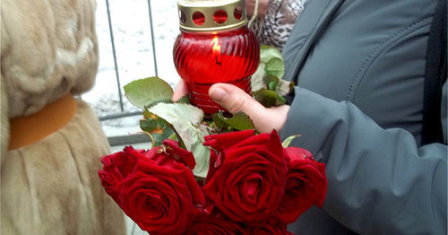 A candle and flowers of the participants of Boris Nemtsov's memorial service. Moscow, March 3, 2015. Photo by Karina Gadzhieva for the "Caucasian Knot" A candle and flowers of the participants of Boris Nemtsov's memorial service. Moscow, March 3, 2015. Photo by Karina Gadzhieva for the "Caucasian Knot"