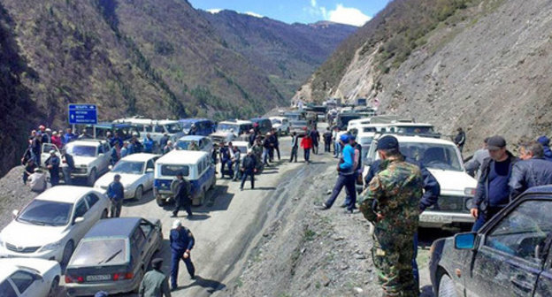 Funeral of murdered policeman held in Dagestani village of Tsebari. Photo: May 20, 2015. Photo: Makhach Magomedov Funeral of murdered policeman held in Dagestani village of Tsebari. Photo: May 20, 2015. Photo: Makhach Magomedov