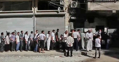The Aleppo residents are queuing outside a bakery in order to buy bread. Syria. Photo https://ru.wikipedia.org The Aleppo residents are queuing outside a bakery in order to buy bread. Syria. Photo https://ru.wikipedia.org