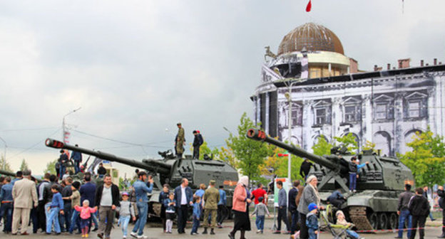 Military equipment in the centre of Grozny. May 9, 2015. Photo by Magomed Magomedov for the "Caucasian Knot" Military equipment in the centre of Grozny. May 9, 2015. Photo by Magomed Magomedov for the "Caucasian Knot"