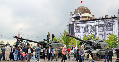 Military equipment in the centre of Grozny. May 9, 2015. Photo by Magomed Magomedov for the "Caucasian Knot" Military equipment in the centre of Grozny. May 9, 2015. Photo by Magomed Magomedov for the "Caucasian Knot"