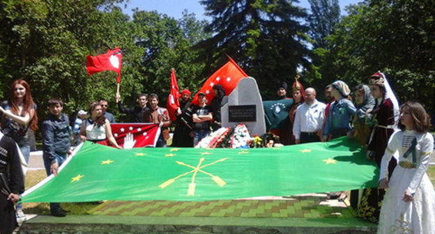 Circassian and Abasin activists at the rally dedicated to the 151st anniversary of the end of the Caucasian War. Cherkessk, May 21. Photo by Asya Kapaeva for the "Caucasian Knot" Circassian and Abasin activists at the rally dedicated to the 151st anniversary of the end of the Caucasian War. Cherkessk, May 21. Photo by Asya Kapaeva for the "Caucasian Knot"