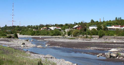 The reddish hue of the Terek River. May 18, 2015. Photo by Emma Marzoeva for the "Caucasian Knot". The reddish hue of the Terek River. May 18, 2015. Photo by Emma Marzoeva for the "Caucasian Knot".